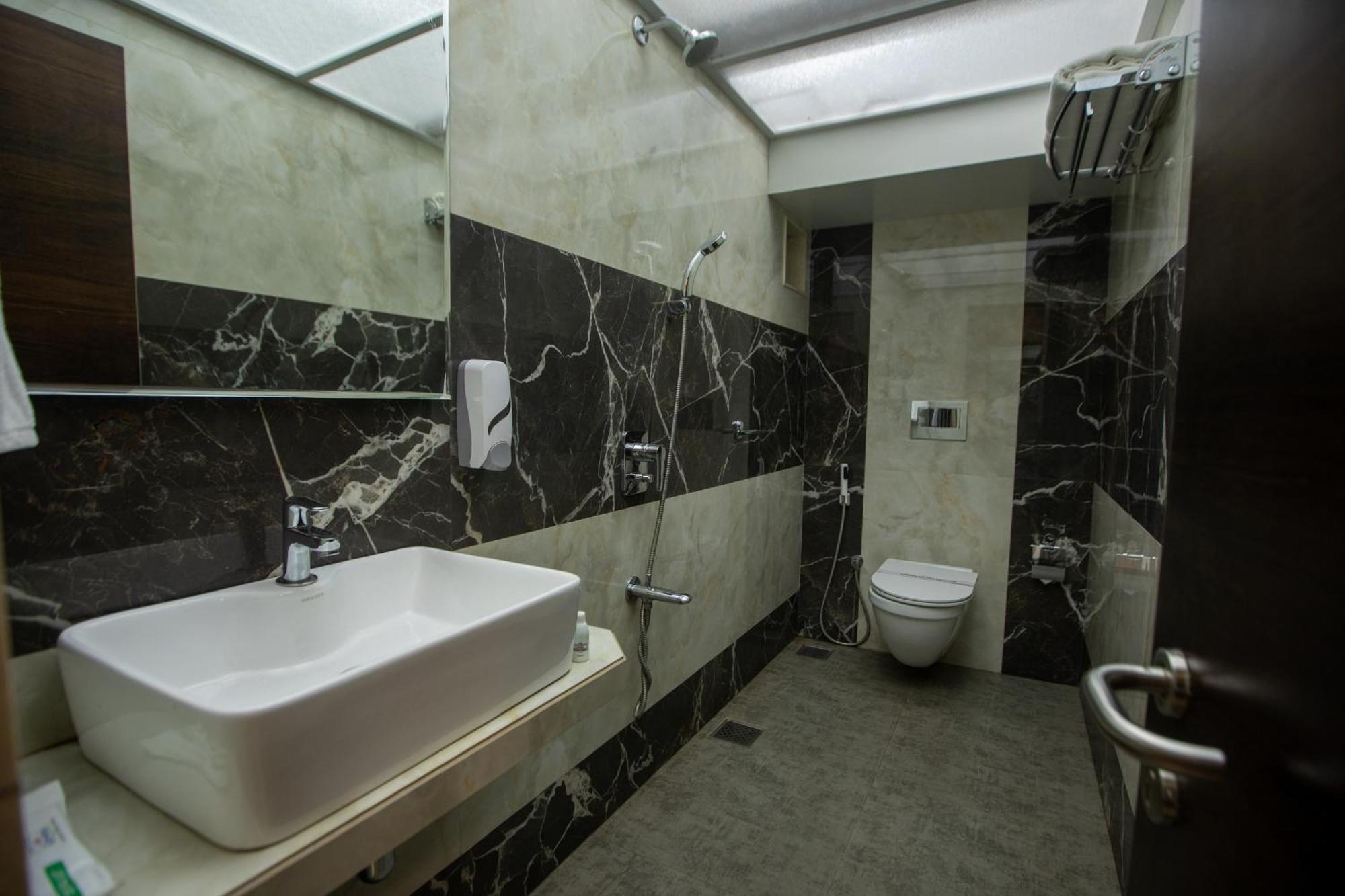 Hotel Naaz Executive 뭄바이 외부 사진